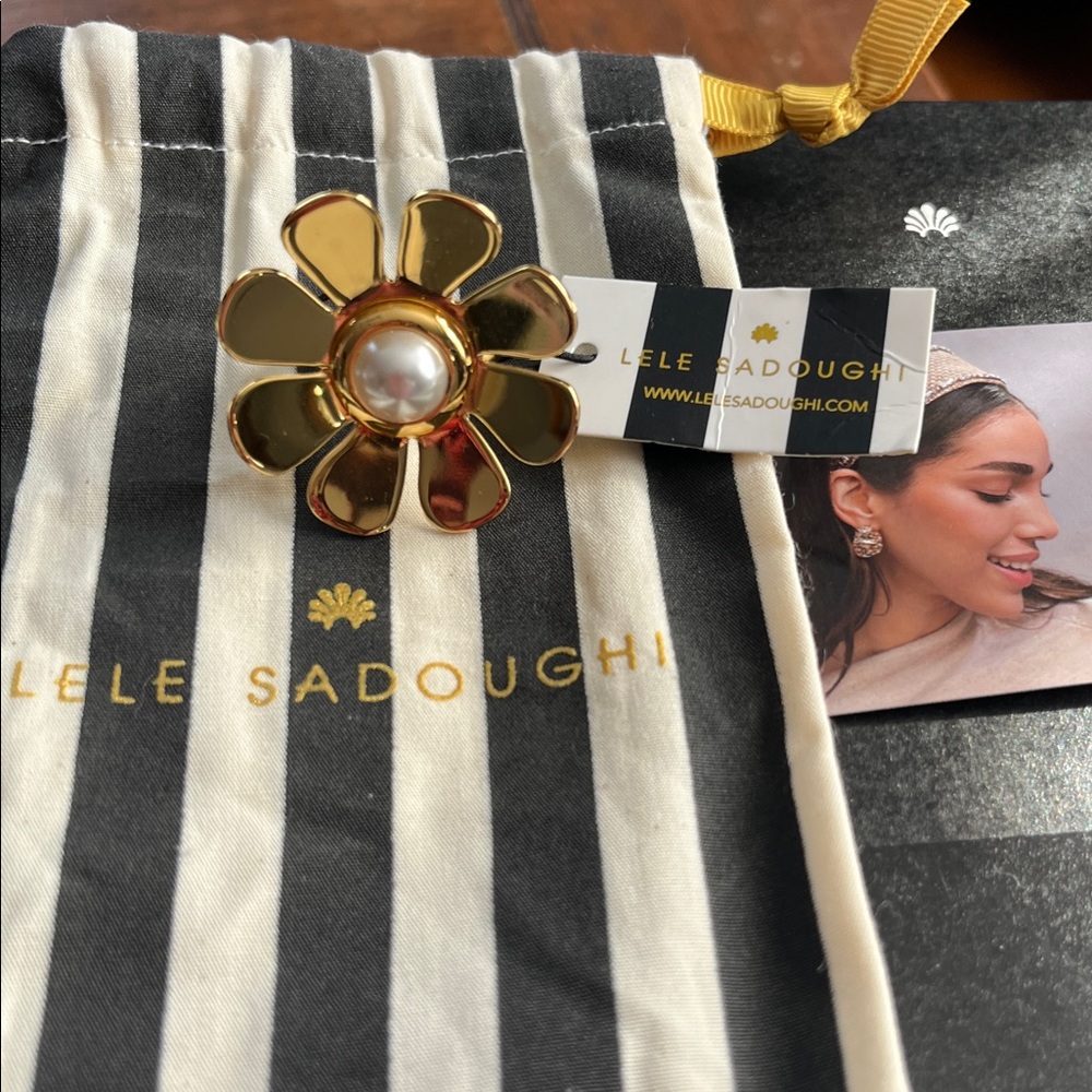 Lele Sadoughi Gold Daisy Ring